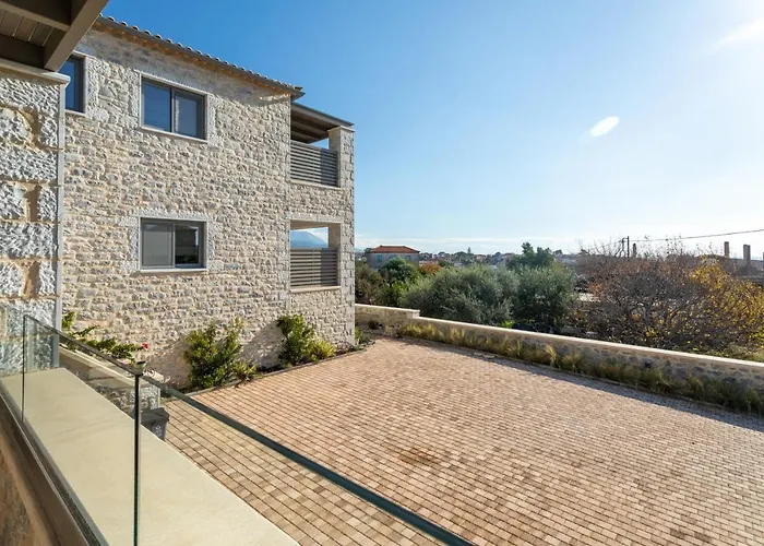 Linari بيت للعطل Stoúpa