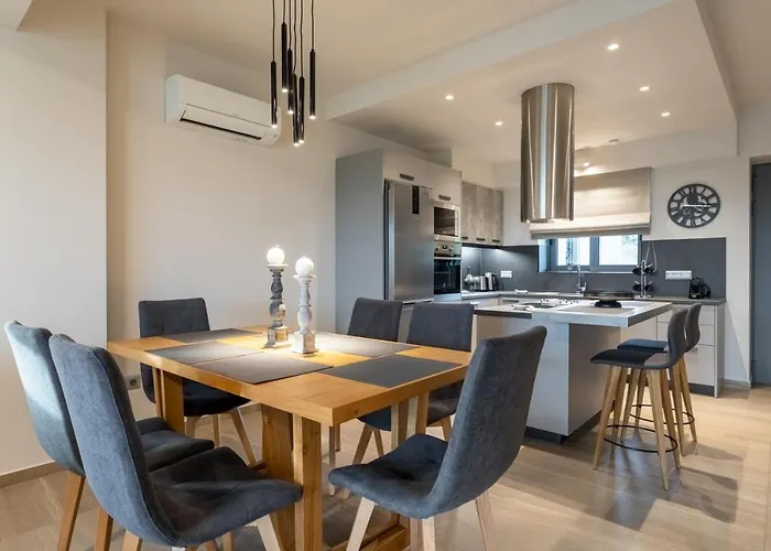 Linari بيت للعطل